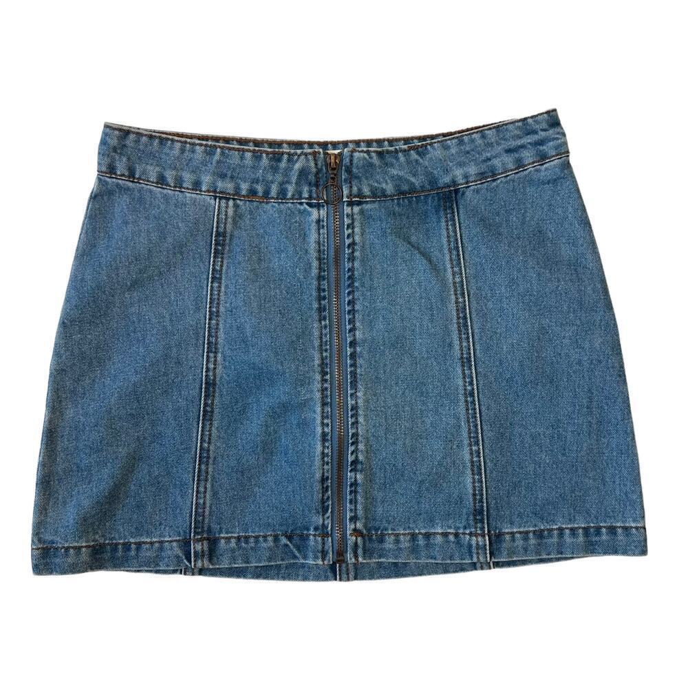 Alter'd State Women's Front Zipper Closure Medium Wash Jean Mini Skirt Size XS - Picture 2 of 6